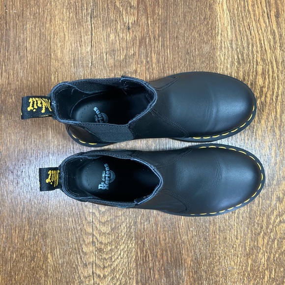 New Dr. Martens 2976 Black Chelsea Boots with Yellow Stitching Women’s Size 9 - Picture 5 of 12